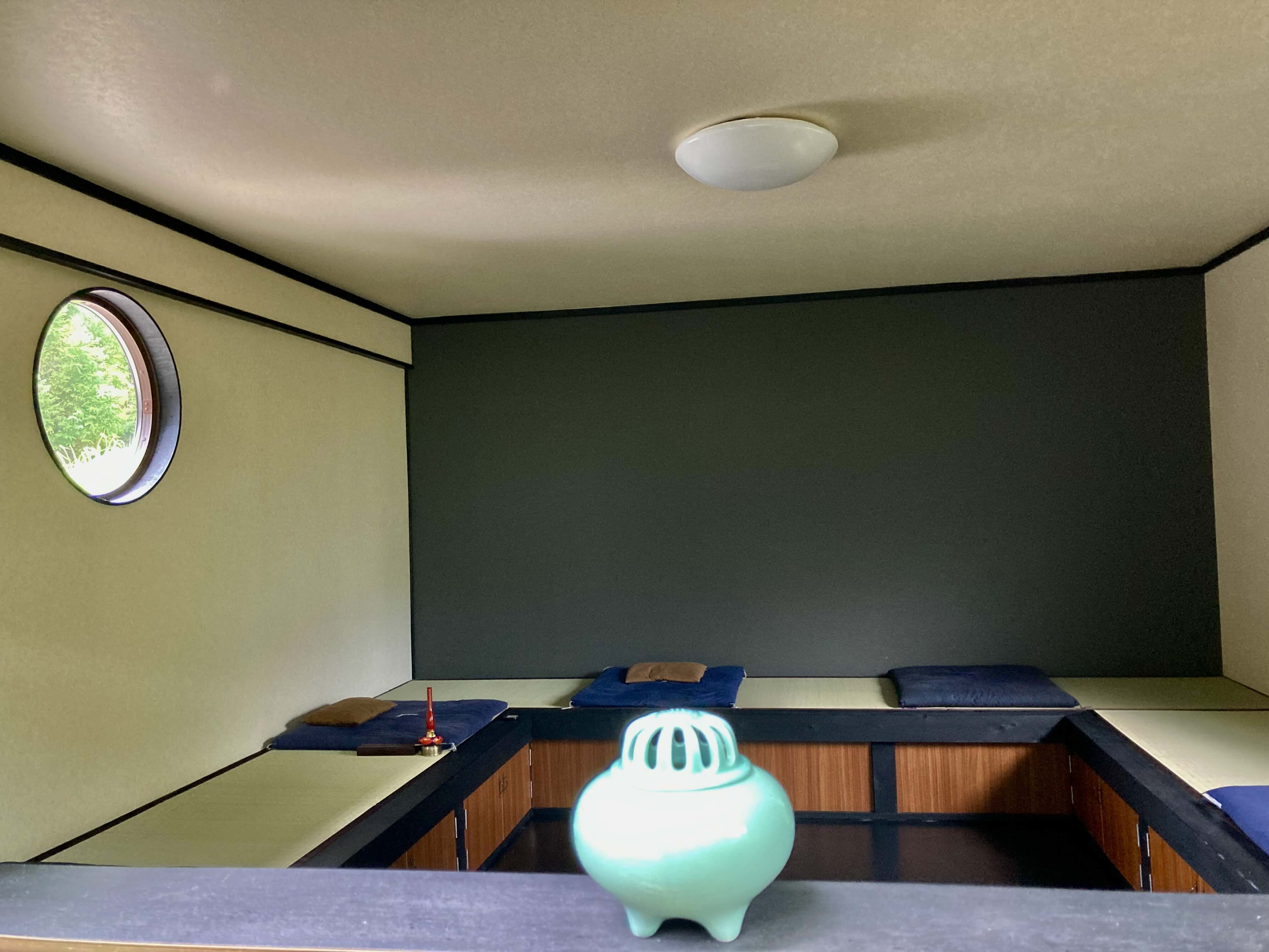 Rōkoan hermitage zendo interior